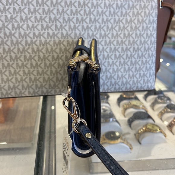 MICHAEL KORS LARGE DOUBLE ZIP WRISTLET WALLET PHONE CASE Navy 
NWT - Picture 6 of 16